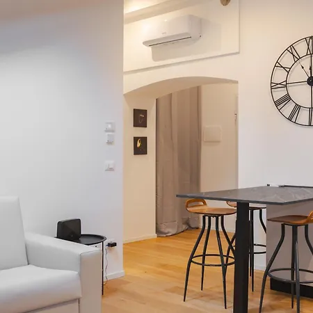 Lux Stazione 51 דירה *